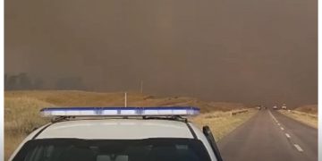 Emergencia ígnea en el sudoeste: Incendios en VILLARINO provocan cortes de rutas y alerta por vientos fuertes.