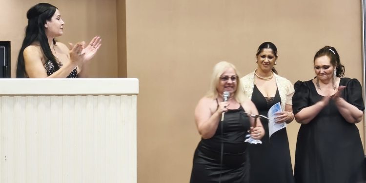 La empresaria Carina Di Caro, fundadora de «Aroma a Campo», fue distinguida con la Gaviota de Plata 2026 en Corrientes