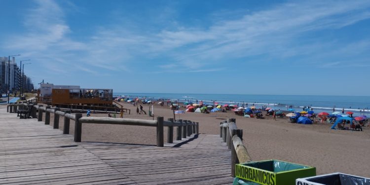 Monte Hermoso: entre el refugio de las inversiones inmobiliarias y el bajo consumo turístico