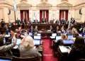 El Senado debate la reforma laboral en una sesión marcada por tensiones y protestas
