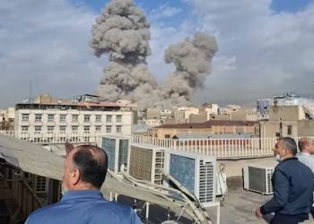 Israel y Estados Unidos bombardearon Irán y Teherán ya inició una contraofensiva