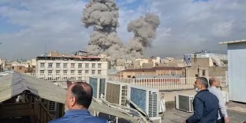 Israel y Estados Unidos bombardearon Irán y Teherán ya inició una contraofensiva