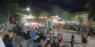 Saldungaray cerró sus carnavales con una noche de esplendor y la tradicional quema del Rey Momo