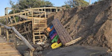 Sudestada en Coronel Rosales: Importante crecida causó daños en el frente costero