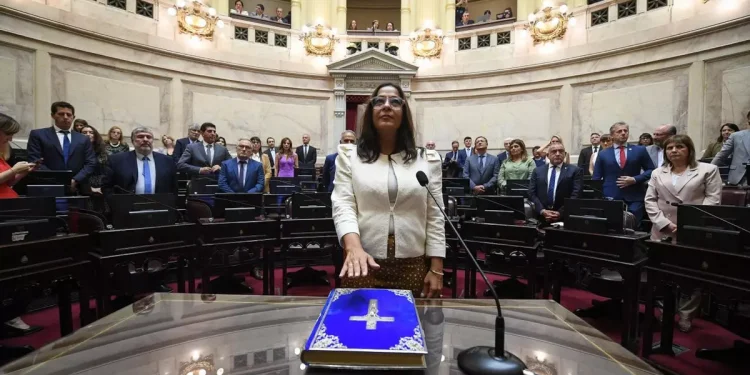 El Gobierno rompió al peronismo, lo dejó sin autoridades en el Senado y gana fuerza para negociar la Corte