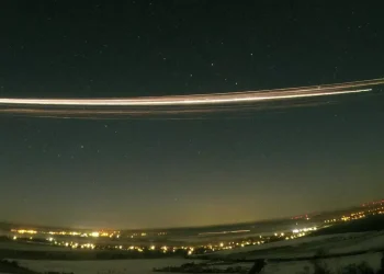 Registran por primera vez la nube de contaminación producida por la reentrada de los cohetes de Elon Musk