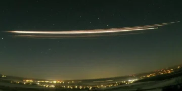 Registran por primera vez la nube de contaminación producida por la reentrada de los cohetes de Elon Musk