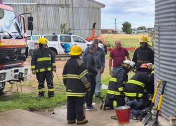 Bomberos rescataron a una persona en planta de silos de Tornquist