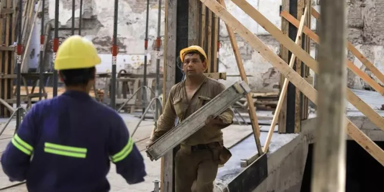 Desempleo en alza: cerró 2025 en 7,5% y supera los 1,6 millones de personas sin trabajo