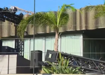 El derrumbe de un escenario en un boliche de Costanera dejó 15 heridos y 700 evacuados