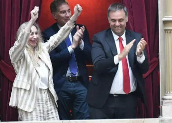 Denuncia penal contra Adorni: Pagano pide investigar el viaje de su esposa en el avión presidencial