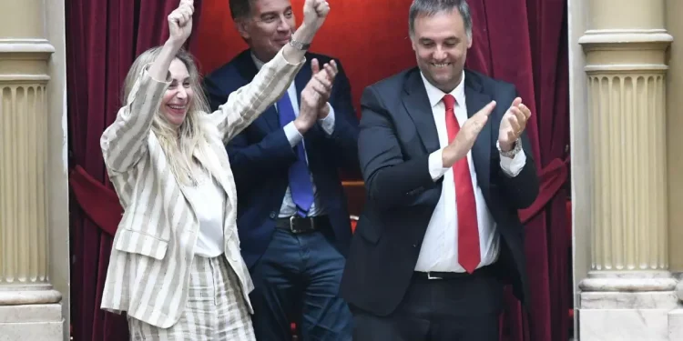 Denuncia penal contra Adorni: Pagano pide investigar el viaje de su esposa en el avión presidencial