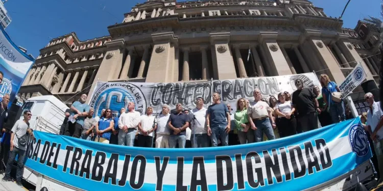 La CGT presentó un amparo contra la reforma laboral de Milei