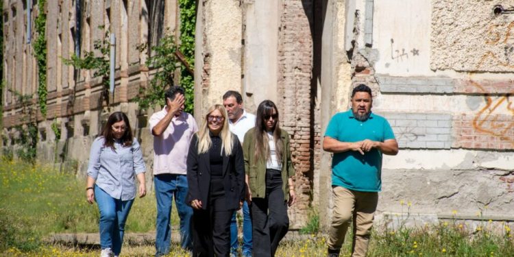 Escándalo en Villa Ventana: Estefanía Bordoni calificó de «aberrante» la demolición en el Ex Club Hotel y desplazó a sus funcionarios