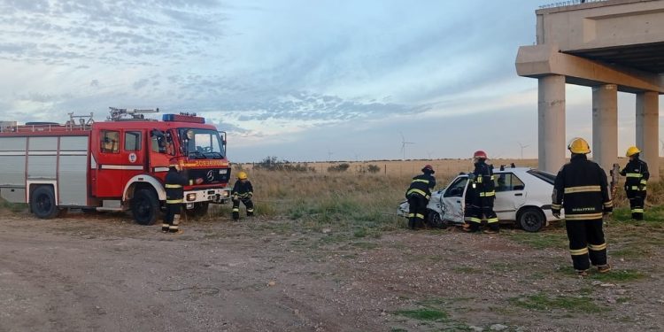 Choque entre un auto y un camión en la Ruta 33: No hubo heridos