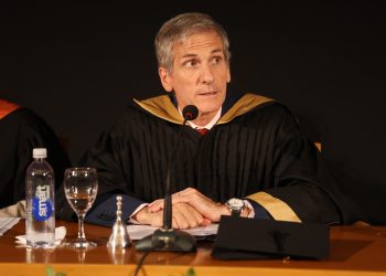 El Rector de la Universidad Austral llamó a humanizar la tecnología: “Ningún algoritmo podrá reemplazar lo humano en la educación”