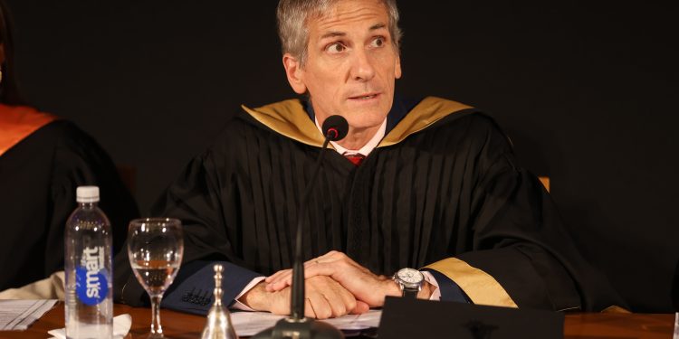 El Rector de la Universidad Austral llamó a humanizar la tecnología: “Ningún algoritmo podrá reemplazar lo humano en la educación”