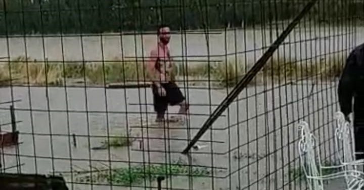 Emergencia en Saldungaray: lluvias torrenciales provocan inundaciones de calles y viviendas con 100 mm en hora y media