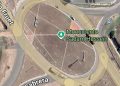 Insólito error en Google Maps: El monumento a Raúl Alfonsín en Bahía Blanca figura como «Saddam Hussein»