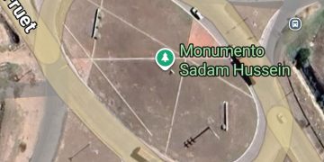 Insólito error en Google Maps: El monumento a Raúl Alfonsín en Bahía Blanca figura como «Saddam Hussein»