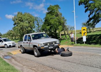 Precaución en el ingreso a Sierra de la Ventana: una camioneta obstruye media calzada en la ruta 72