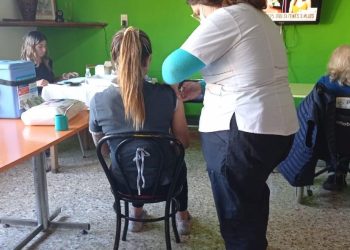 Bajos índices de vacunación y falta de insumos: el crítico panorama del sistema de salud local
