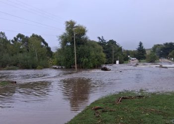 Desborde del Arroyo Belisario: Villa Ventana permanece aislada
