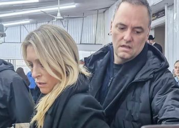 “Quería que me acompañe”: la insólita explicación de Adorni por el viaje de su esposa en el avión presidencial