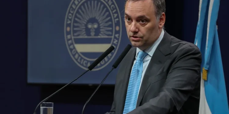 Adorni reapareció tras las denuncias por su viaje a Punta del Este: “Con mi dinero hago lo que quiero”