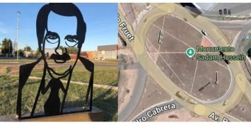Insólito error en Google Maps: El monumento a Raúl Alfonsín en Bahía Blanca figura como «Saddam Hussein»
