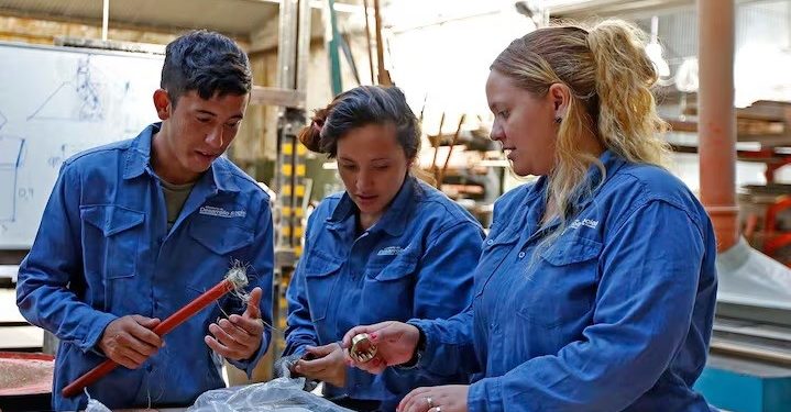 El Gobierno nacional dará de baja 900 mil planes sociales y los reemplazará por vouchers de capacitación laboral