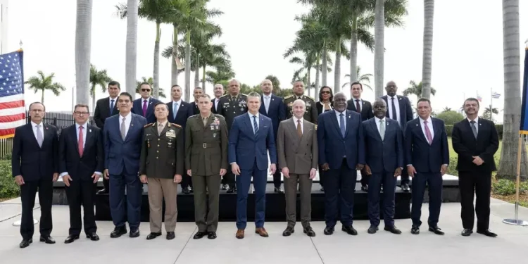 El Gobierno se alineó a EE.UU. en un acuerdo militar continental donde se advirtió sobre China y el narcotráfico