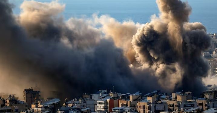 El régimen iraní bombardeó la embajada de Estados Unidos en Riad y Trump aseguró que responderá “pronto”