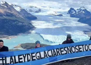 Milei avanza en el Congreso contra la Ley de Glaciares mientras aumenta el rechazo social y de expertos