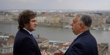 Ante la ultraderecha europea, Javier Milei volvió a criticar a Pedro Sánchez: “Pichón de tirano”