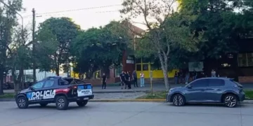 Un alumno fue armado a su colegio en Santa Fe y comenzó a disparar: mató a un compañero e hirió a otros