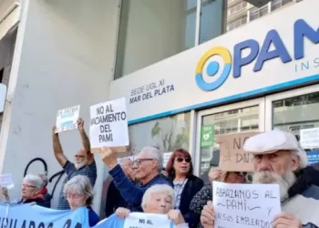 PAMI: médicos y afiliados se manifestaron contra el ajuste del Gobierno
