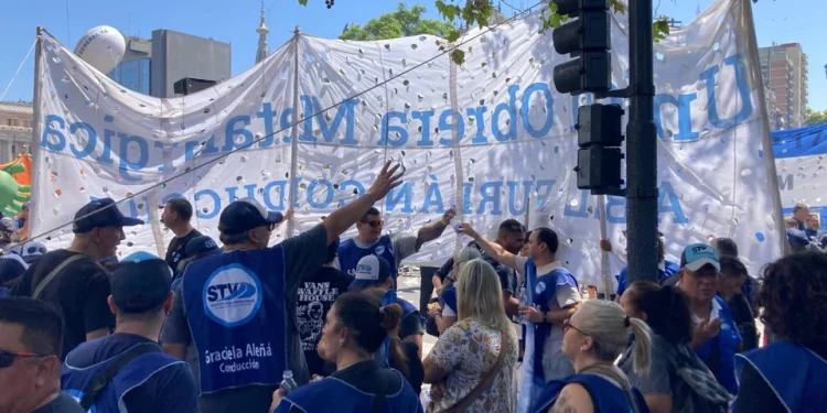 El Sindicato de Trabajadores Viales denunció penalmente a Javier Milei