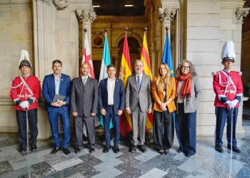 Kicillof, desde España: “Se ve un desplome de la economía argentina»