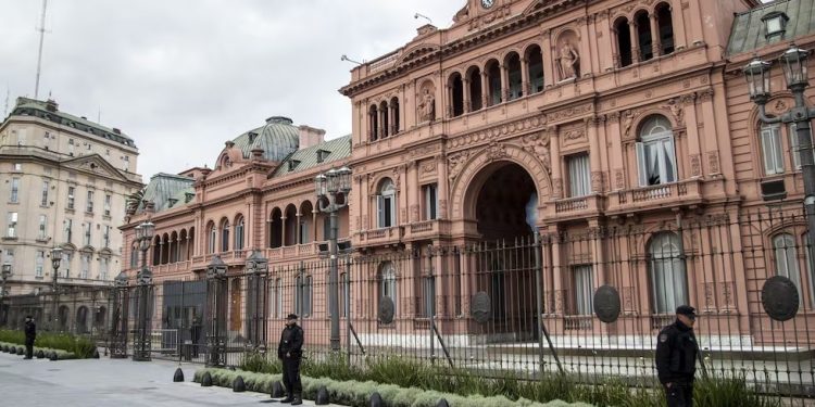 Milei cierra la sala de prensa de la Casa Rosada y prohíbe el ingreso de unos 60 periodistas acreditados