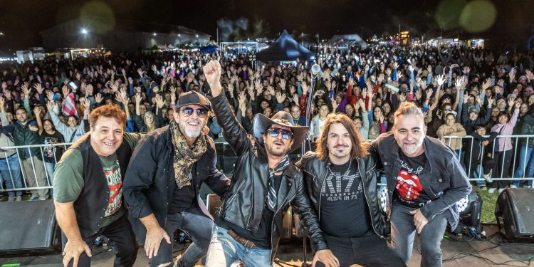 Una multitud disfrutó del cierre de la 11° Fiesta Provincial de la Vendimia en Saldungaray