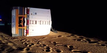 Vuelco de un camión en la Ruta 51 movilizó a Bomberos de Cabildo y Saldungaray