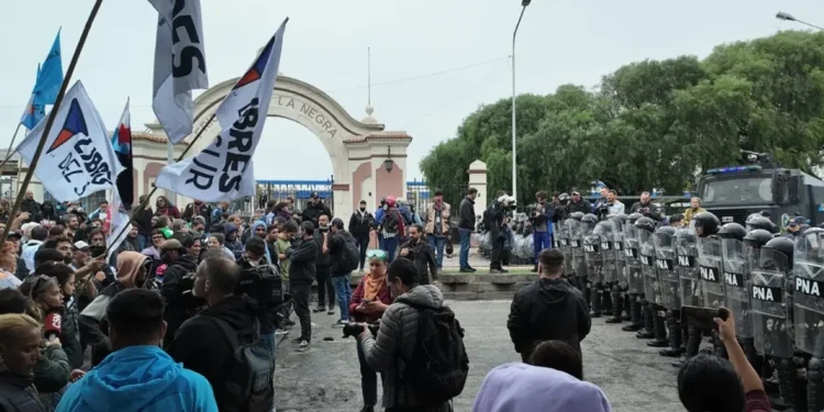 Cortes en todo el país contra la eliminación del programa Volver al Trabajo