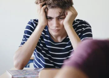 Aumentos de suicidios, violencia escolar y retroceso de políticas públicas: la salud mental de los adolescentes en peligro