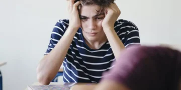 Aumentos de suicidios, violencia escolar y retroceso de políticas públicas: la salud mental de los adolescentes en peligro