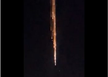Identificaron el fenómeno luminoso que cruzó el cielo de la región: se trató de chatarra espacial china