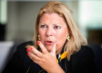 Reapareció Carrió con munición pesada por el caso Adorni: aseguró que Milei “no reelige”