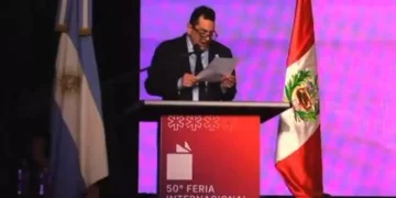 Críticas, silbidos, defensa de los glaciares y la educación pública: así empezó la 50 Ferial del Libro