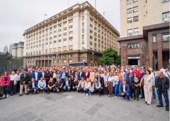 Un municipazo para mover el avispero de Javier Milei: intendentes reclamaron a Caputo y ya piensan en 2027