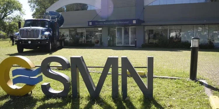 Se oficializó el despido de 140 trabajadores del SMN